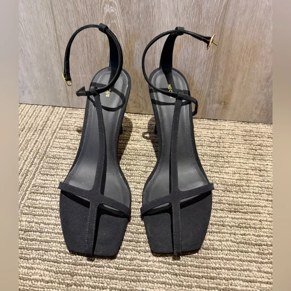 Neous Heels - Picture 1 of 3